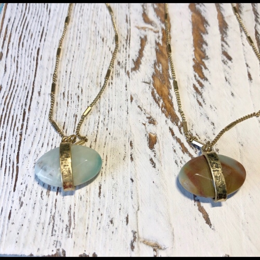 GOLD NECKLACE TEAL/BROWN WRAPPED STONE